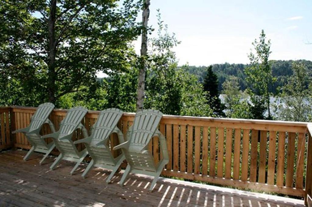 Lanes Riverhouse Inn & Cottages Montague Ruang foto