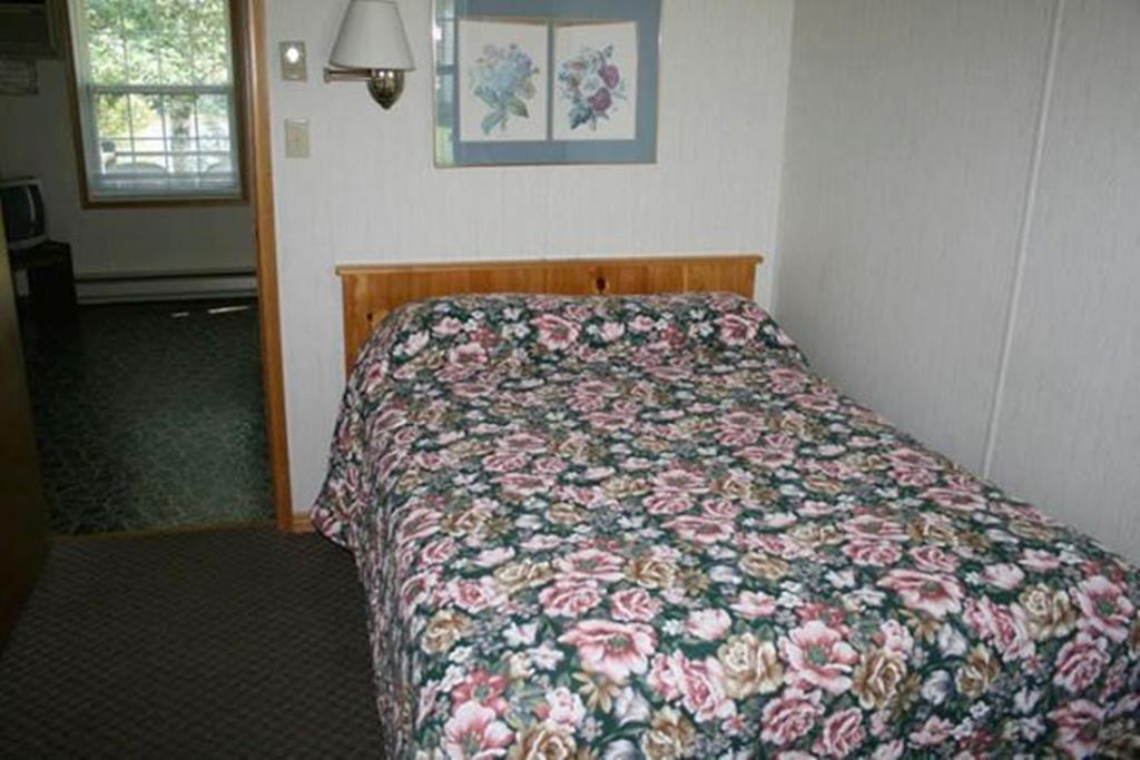 Lanes Riverhouse Inn & Cottages Montague Ruang foto