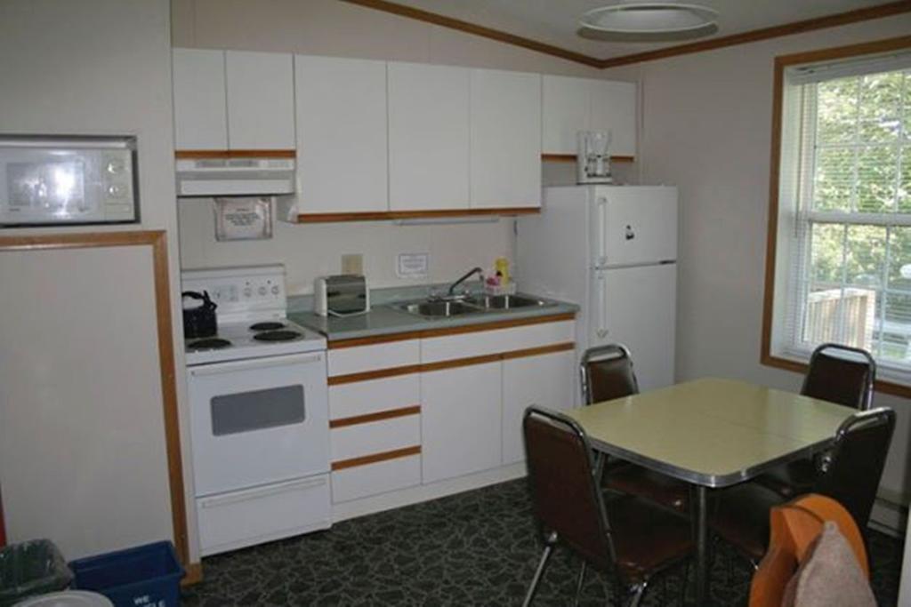 Lanes Riverhouse Inn & Cottages Montague Ruang foto